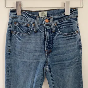J. Crew Blue Vintage Crop Ankle Length Jeans Structured Cotton Distressed Denim. thumbnail 4