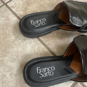 Franco Sarto Bocca‎ Slide Mules Black patent Sz 8.5m used ones thumbnail 6