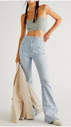 Free People We the Free Jayde Super High Rise Flared Jeans Light Wash Sz 31 thumbnail 1