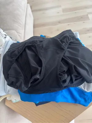 Lululemon Tracker Shorts running low rise V *4" Black swift liner thumbnail 5