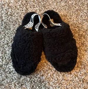 UGG black Fluff Yeah flatform slippers Sz 7 thumbnail 1
