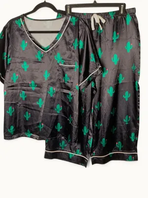 Women’s XL Cactus Pajama Set 2 Piece Satin Short Sleeve Wide Leg Capri PJs thumbnail 2