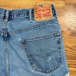 Funky Levi’s 550 Cutoff Jean Shorts! thumbnail 3
