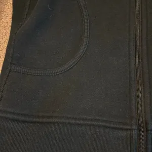 Lululemon Women’s Black Heavyweight Scuba Zip-Up Sweatshirt - Size 6 thumbnail 5