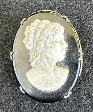 Vintage Sterling Silver‎ Gold Wash Carved Cameo Brooch Pin Oval womw EUC thumbnail 1