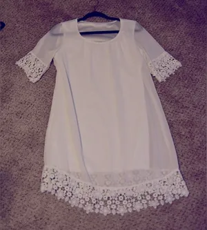 White sheath dress with flower details. 100% clean no flaws size sm unbrandeded thumbnail 1