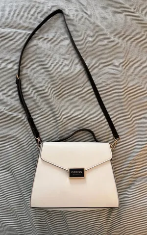 Guess Purse thumbnail 1