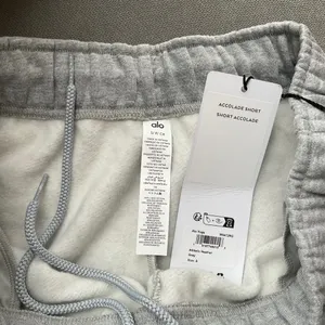 Alo Yoga Accolade Short Athletic Heather Grey S thumbnail 4