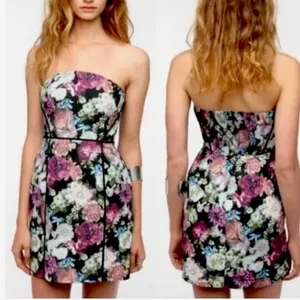 Kimichi Floral Sleeveless Dress by urban outfitters thumbnail 2
