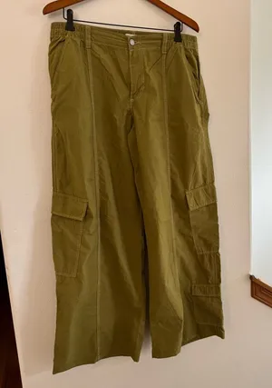 parachute women’s olive green cargo pants thumbnail 1