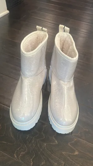Steve Madden White Patent Sherpa-Lined Ankle Boots thumbnail 4