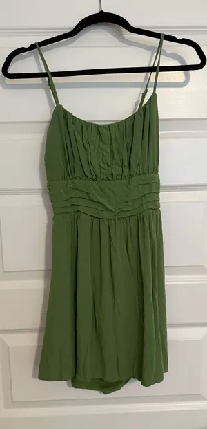 Green dress thumbnail 1