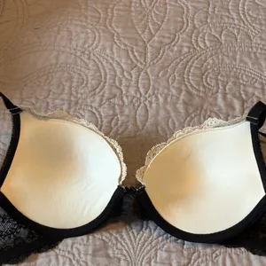 Victoria's Secret Black and Cream Lace Bra. 32-D thumbnail 3