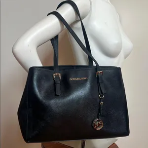 Michael Kors Black shoulder bag with 3 compartments for organization. thumbnail 1
