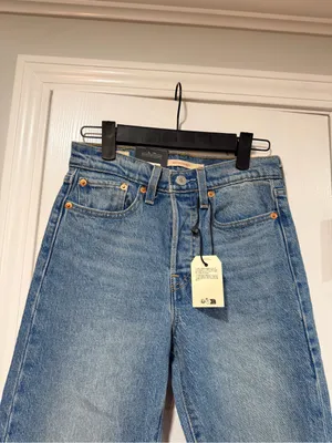 NWT Levi’s Size 24x28 Wedgie Straight Button Fly Jeans Classic Denim mid Rise thumbnail 2