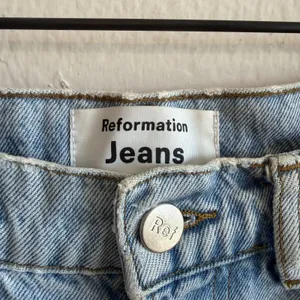 REFORMATION Stevie Ultra High Rise Straight Tahoe Raw Hem Denim Jeans Womens 26 thumbnail 3
