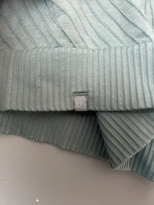 Lululemon Long Sleeve thumbnail 3