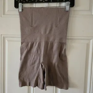 Shapewear OnCore High Waisted Body Sculpting Shorts Undergarment Slimming Size L thumbnail 2