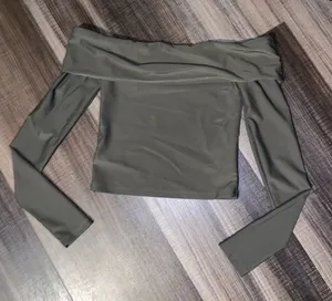 Edikted Off-Shoulder Olive Green Women's Top thumbnail 1
