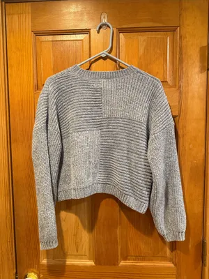 NWT pink Rose blue crop sweater size small. thumbnail 6