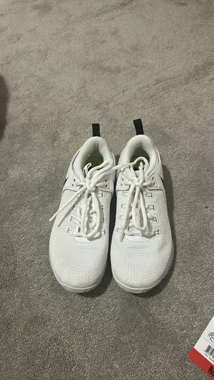 Women’s Nike Volleyball Shoes thumbnail 2