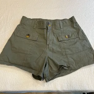 Vuori Women's Vintage Ripstop Utility Short Olive Medium thumbnail 2