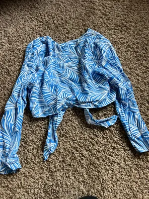 Shade and Shore blue and white palm print top. Size S #summer #beachwear thumbnail 2