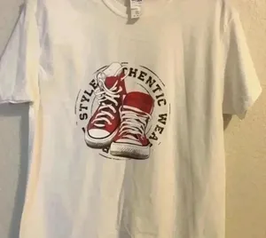 Gildan T shirt M with graphic print thumbnail 3