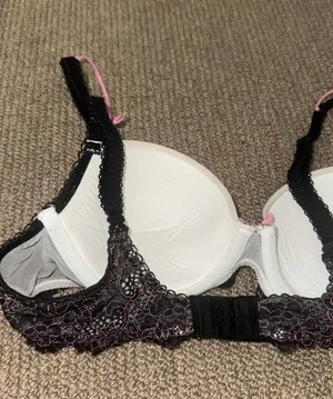 VS Black Lace Bra thumbnail 3