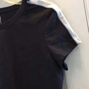 FINAL MARKDOWN Ladies athletech tee large Black thumbnail 2