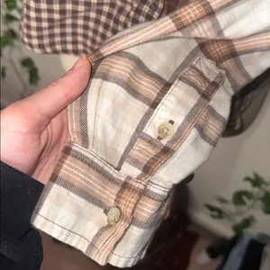 American Eagle Cropped Button Up Plaid Flannel Loose Fitting thumbnail 3