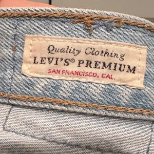 Levi's Denim‎ Wedgie Shorts Size 25 Light Wash Button Fly Jorts thumbnail 3