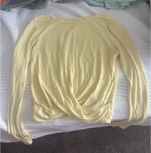 Alo Yoga Crossover Long Sleeve Shirt thumbnail 2
