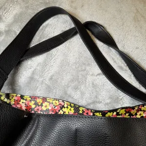 Steve Madden Black Shoulder Bag Tote Floral Lining Gold Hardware Large Purse thumbnail 8