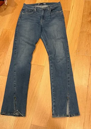 Hudson Barbara split cuff Bootcut Denim in Medium Blue Wash 29 thumbnail 1