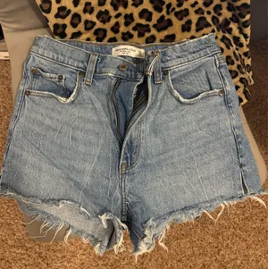 Abercrombie Shorts High-Rise Mom Curve Love thumbnail 1