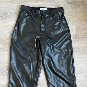 Abercrombie and Fitch Curve Love Vegan Leather 90s Straight ultra high rise thumbnail 4