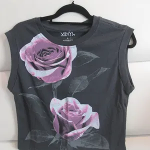 Vinyl Icons Sleeveless Tee - Size Lg - NWT thumbnail 1