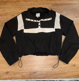 Gold hinge Windbreaker  thumbnail 1