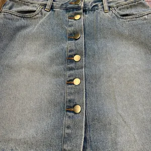Moda International short Jean skirt, button down, women size 8 light denim thumbnail 2