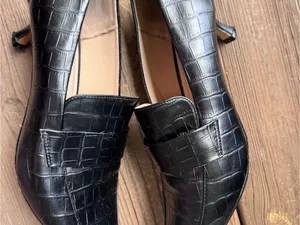 Journee Collection Celina Kitten Heel Pump Black Croc Embossed Size 8M thumbnail 6