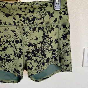 Lululemon In Movement Short Everlux 2.5" SIZE 10 sporty thumbnail 8