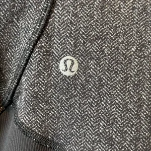 Lululemon Daily Practice Jacket Full Zip Hooded‎ Grey And Black Womens Size 6 thumbnail 4