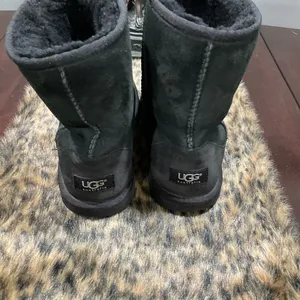 UGG‎ BLACK LEATHER BOOTS thumbnail 2