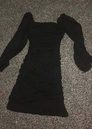Black dress thumbnail 1