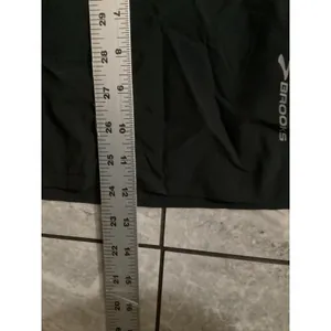 Brooks Equilibrium Women Black Running Skort Size S Patterned Waistband 220352 thumbnail 4
