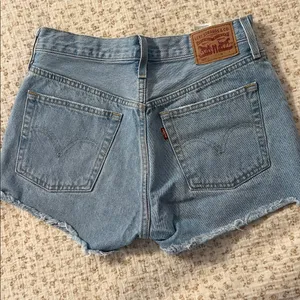 Levi’s cutoff jeans thumbnail 3