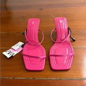 Zara Barbie Pink Heeled Thin Strappy Sandals Bloggers Fave Barbiecore Sz 7.5 💛🍄 thumbnail 4
