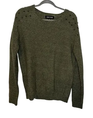 🍃 David Kahn Olive Green Studded Shoulder Crew Neck Sweater Medium VGUC‎ 🍃 thumbnail 1