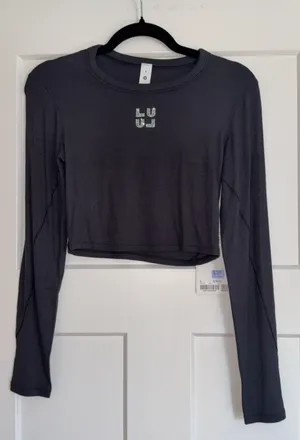 Lululemon Size 6 Hold Tight Long Sleeve in Black thumbnail 3